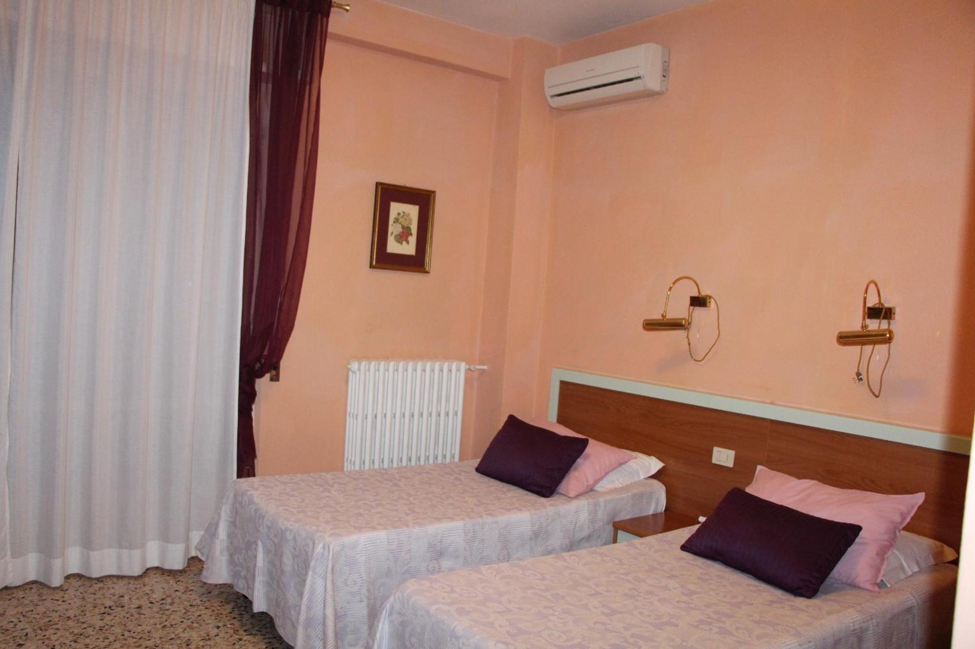 Hotel San Donnino ฟีเดนซา ภายนอก รูปภาพ